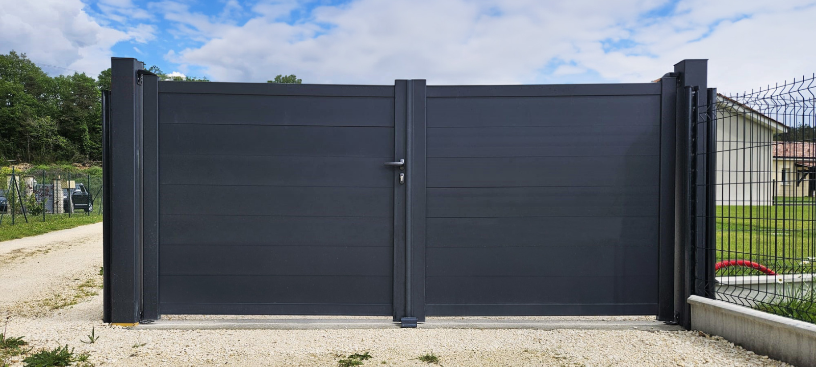 portail alu ou acier - portail alu Bégadan battant gris